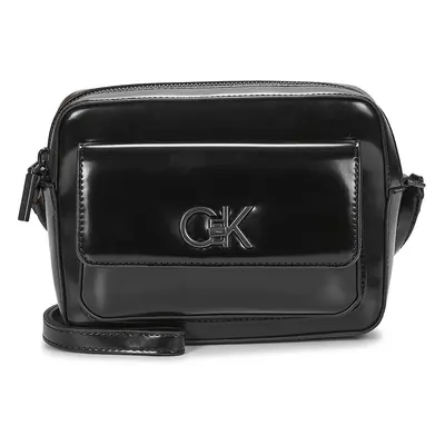 Calvin Klein Jeans RE-LOCK CAMERA BAG_SHINY Černá