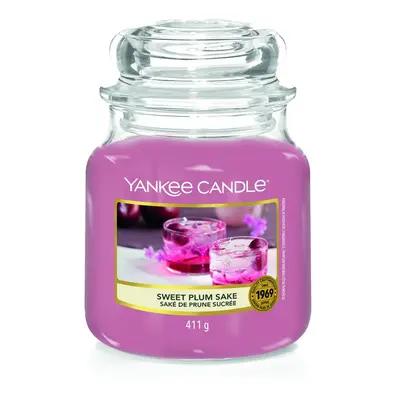 Yankee Candle Aromatická svíčka Classic střední Sweet Plum Sake 411 g