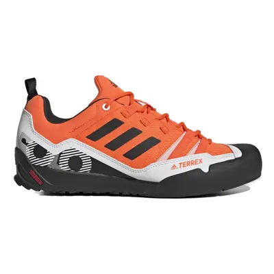 Pánská nízká turistická obuv ADIDAS Terrex Swift Solo Approach impact orange core black white