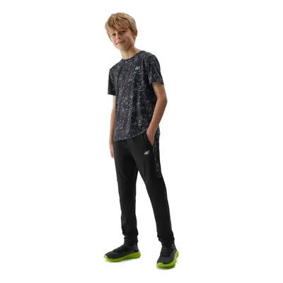 Chlapecké tréninkové kalhoty 4F JUNIOR TROUSERS FNK-JAW23TFTRM334-20S-DEEP BLACK