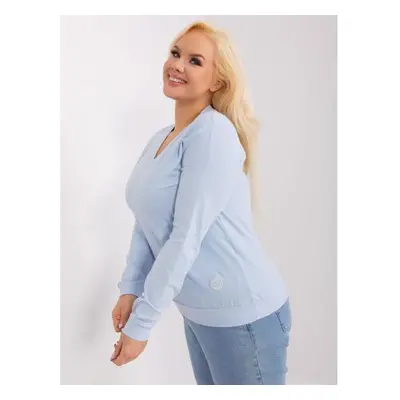 Dámská halenka s výstřihem do V plus size světle modrá