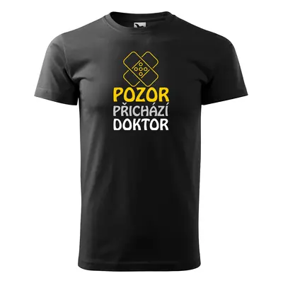 Tričko s potiskem Pozor přichází doktor - černé 5XL