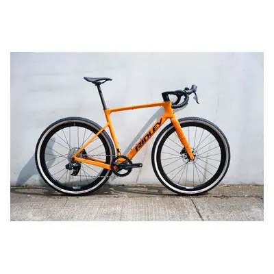 Gravel kolo Ridley Astr Sram Apex AXS Barva: Black Metallic/Bronze