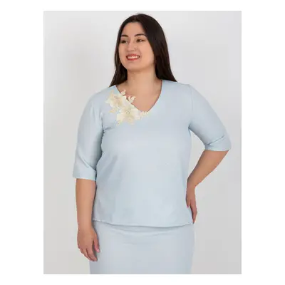 Světle modrá halenka plus size s krátkým rukávem 44