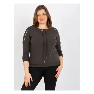 Obyčejná khaki halenka plus size s nápisy JEDNA VELIKOST