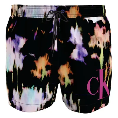 Pánské plavky SHORT DRAWSTRING KM0KM00968 0GJ černá s barevným vzorem - Calvin Klein