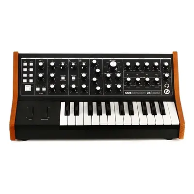 MOOG Subsequent Syntetizátor