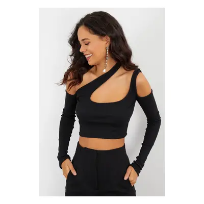 Cool & Sexy Women's Black Off Shoulders Camisole Crop Blouse B1701