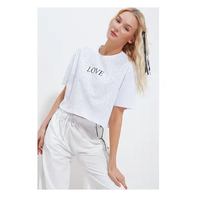 Trend Alaçatı Stili Women's White Crew Neck Love Printed Jewelled Crop T-Shirt