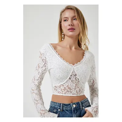 Happiness İstanbul Women's White Lace Stylish Knitted Crop Blouse