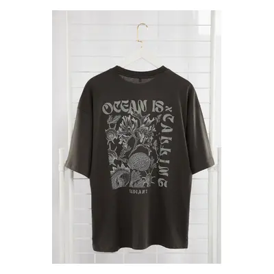 Trendyol Anthracite Oversize/Wide Cut 100% Cotton T-shirt with Raised Text Printed on the Back