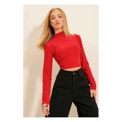 Trend Alaçatı Stili Women's Red High Collar Basic Crop Blouse