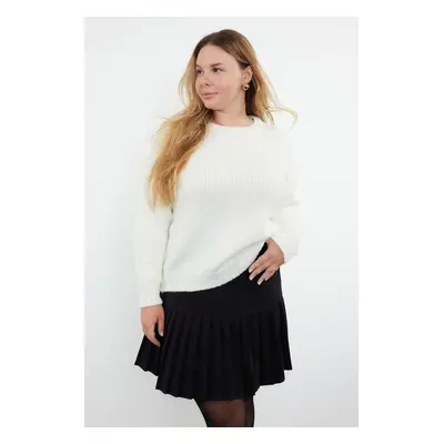 Trendyol Curve Ecru Crew Neck Soft Textured Knitwear Sweater