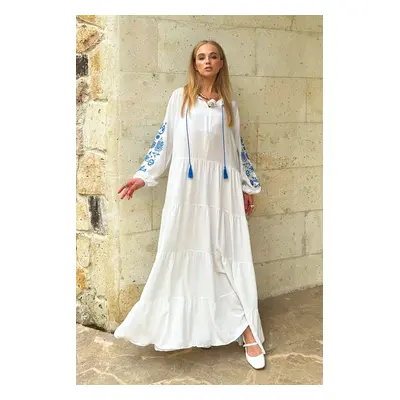 Trend Alaçatı Stili Women's White Prevailing Collar Sleeves Embroidered Layered Flounced Woven V