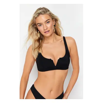 Černý braletový bikini top od Trendyol