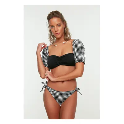 Trendyol Black Gingham Bikini Spodní díl s texturovanou kravatou Regular Leg