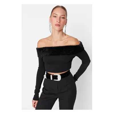 Trendyol černá crop halenka s plyšovými detaily