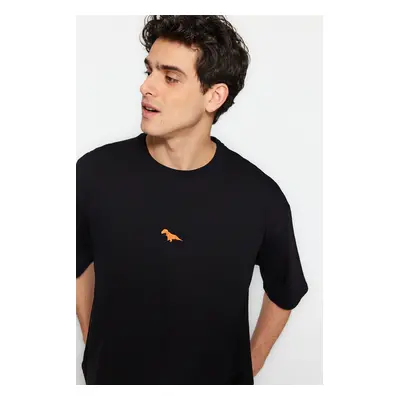 Trendyol Black Oversize Fit Crew Neck Krátký rukáv Dinosaurus Vyšívané tričko ze 100% bavlny