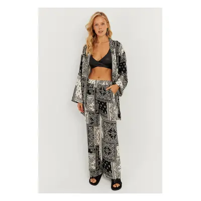 Cool & Sexy Women's Black-Ecru Patterned Kimono Suit GÖ156