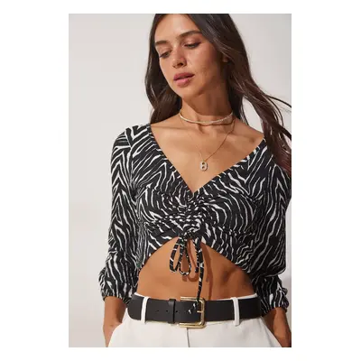 Happiness İstanbul Women's Black and White Patterned Gathered Crop Blouse