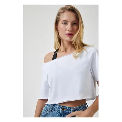 Happiness İstanbul Women's White Boat Neck Basic Crop Knitted T-Shirt