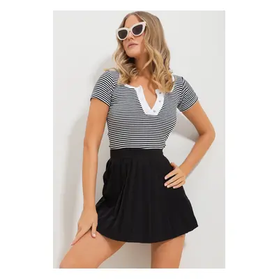 Trend Alaçatı Stili Women's White Snap Closure Striped Crop Knitted Blouse