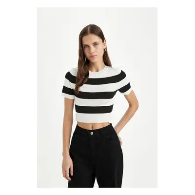 DEFACTO Crop Striped Crew Neck Short Sleeve Knitted T-Shirt