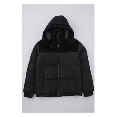 Trendyol Black Regular Fit Hooded Winter Puffer Jacket