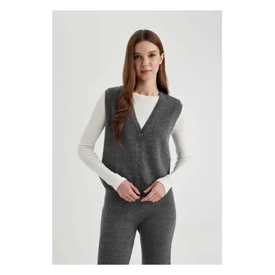 DEFACTO Regular Fit V Neck Buttoned Sweater