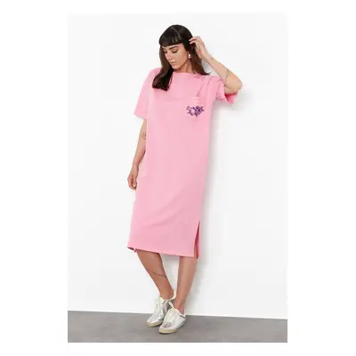 Trendyol Pink Embroidered Relaxed/Casual Cut Crew Neck Midi Knitted Dress