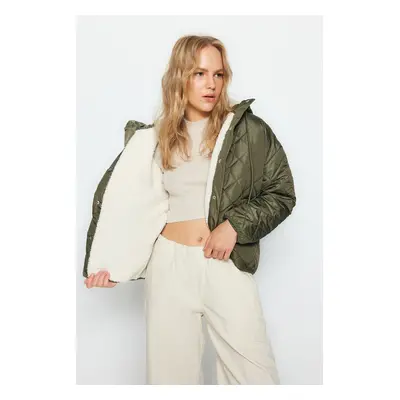 Trendyol Khaki Oversize vodoodpudivý prošívaný nafukovací kabát s kapucí