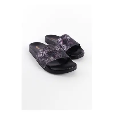 Capone Outfitters Women's Slippers