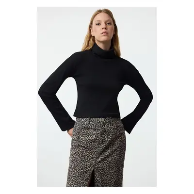 Trendyol Black Fitted/High Collar Crop Stretchy Knitted Blouse