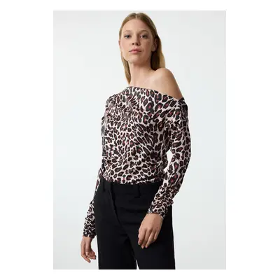 Trendyol Multicolored Leopard Printed Collar Flowy Stretchy Knitted Blouse