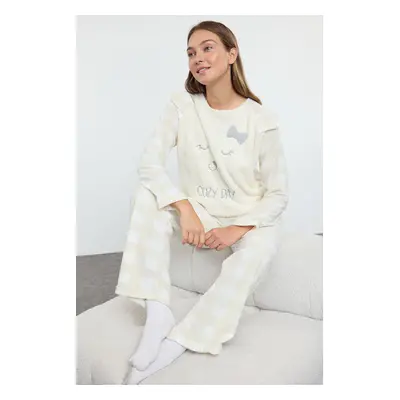 Trendyol Ecru Plaid Embroidered Wellsoft Winter Knitted Pajamas Set