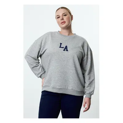 Trendyol Curve Grey Oversize Embroidery Detailed Crew Neck Knitted Plus Size Sweatshirt