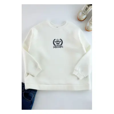 Trendyol Curve Ecru Thick Inside Fleece Embroidery Detailed Knitted Sweatshirt