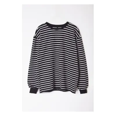 Trendyol Black-White Oversize/Wide Cut Soft Texture Striped Sweatshirt