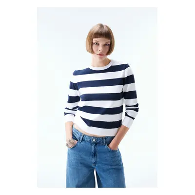 DEFACTO Regular Fit Striped Crew Neck Sweater