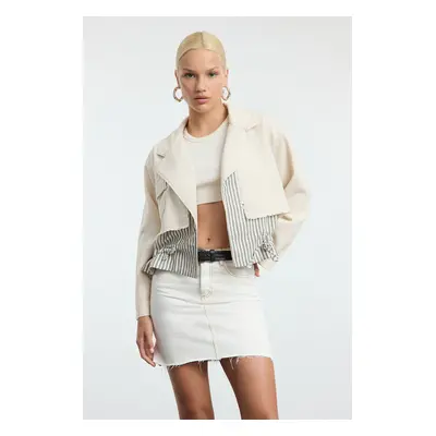 Trendyol Beige Stripe Detailed Pocket Crop Woven Jacket