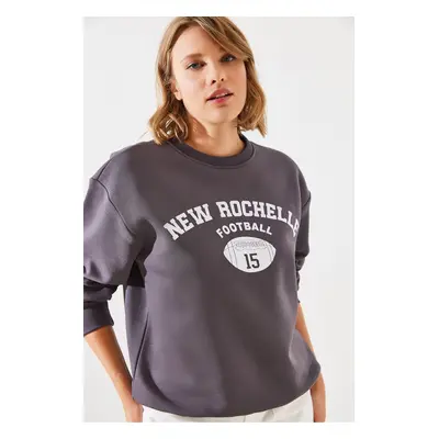 Bianco Lucci Women's Triple Thread Raised Rochelle Text Printed Sweatshirt MBHS001