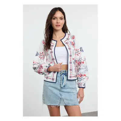 Trendyol White Embroidered Crew Neck Crop Woven Jacket