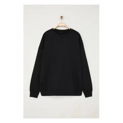 Trendyol Black Plus Size Oversize/Wide Cut Thick Sweatshirt