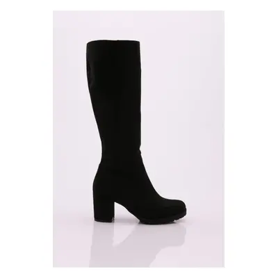 DGN Women's Zippered Heeled Boots.