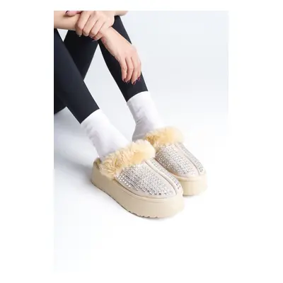 Capone Outfitters Furry Closed Toe Stoned Women's Slippers