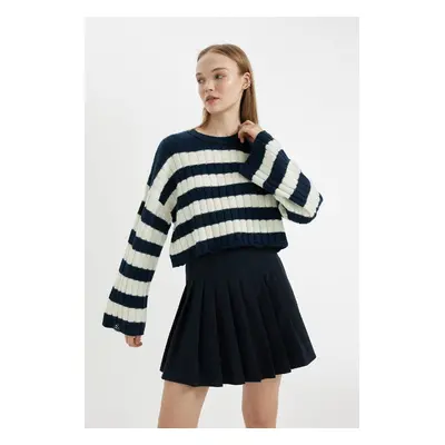 DEFACTO Regular Fit Striped Crew Neck Crop Knitwear Sweater