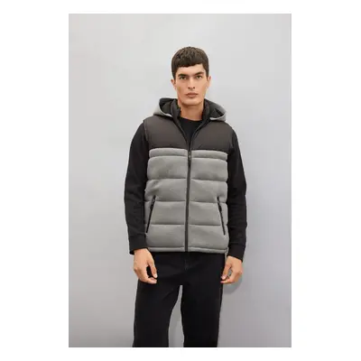 DEFACTO Slim Fit Pocket Vest Slim Cut Color Block Hooded Zipper