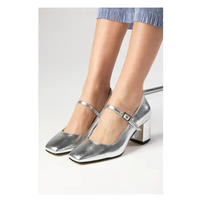 Mio Gusto Alda Women's Silver Color Flat Toe Heeled Shoes