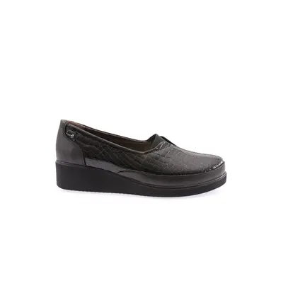 DGN 157-23y Women's Comfort Shoes with Elastic Detail.