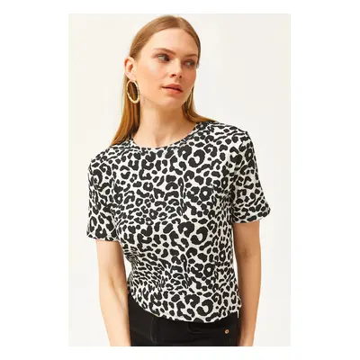 Olalook Women's Leopard White Ribbed Crop Knitted T-Shirt